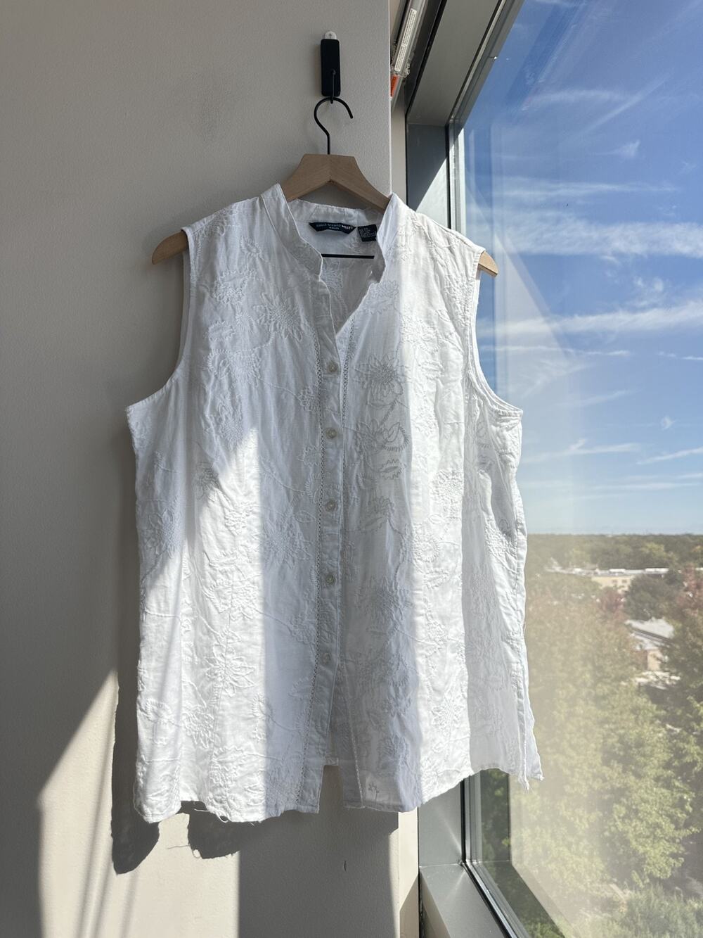 Saint Tropez West White Sleeveless Button Down Embroidered 100% Linen Top 2X